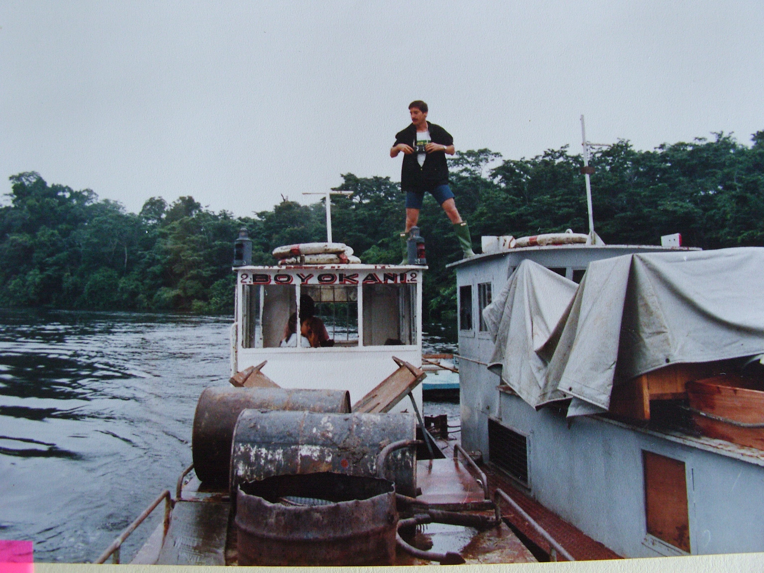 Sul fiume Lomela, tra le piantagioni di Lomami e Yoky-Elolu (Zaire), 1986. / On the Lomela River, between the plantations of Lomami and Yoky-Elolu (Zaire), 1986.