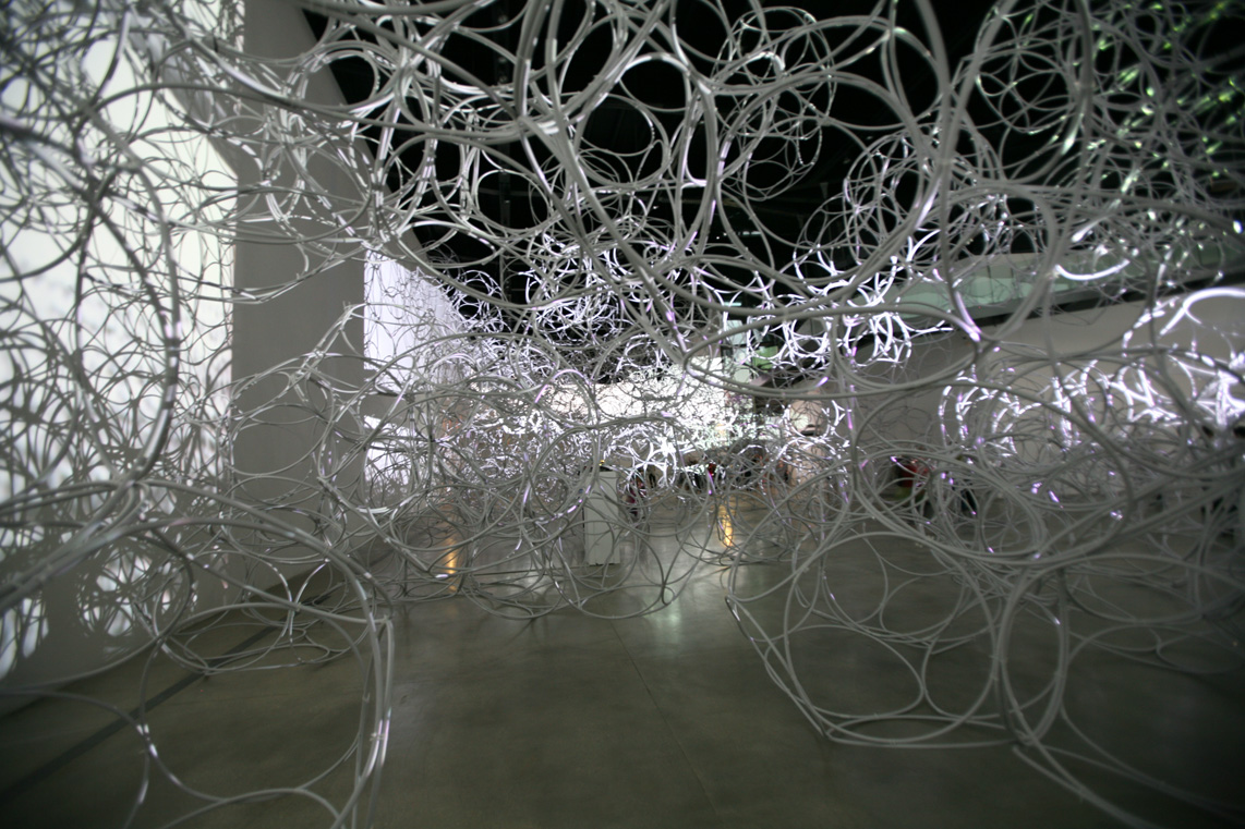 Tomás Saraceno, Cloudy Dunes. When Friedman meets Bucky on Air-Port-City, 2006. Photo: © Alessandro Coco. Courtesy: © Studio Tomás Saraceno.