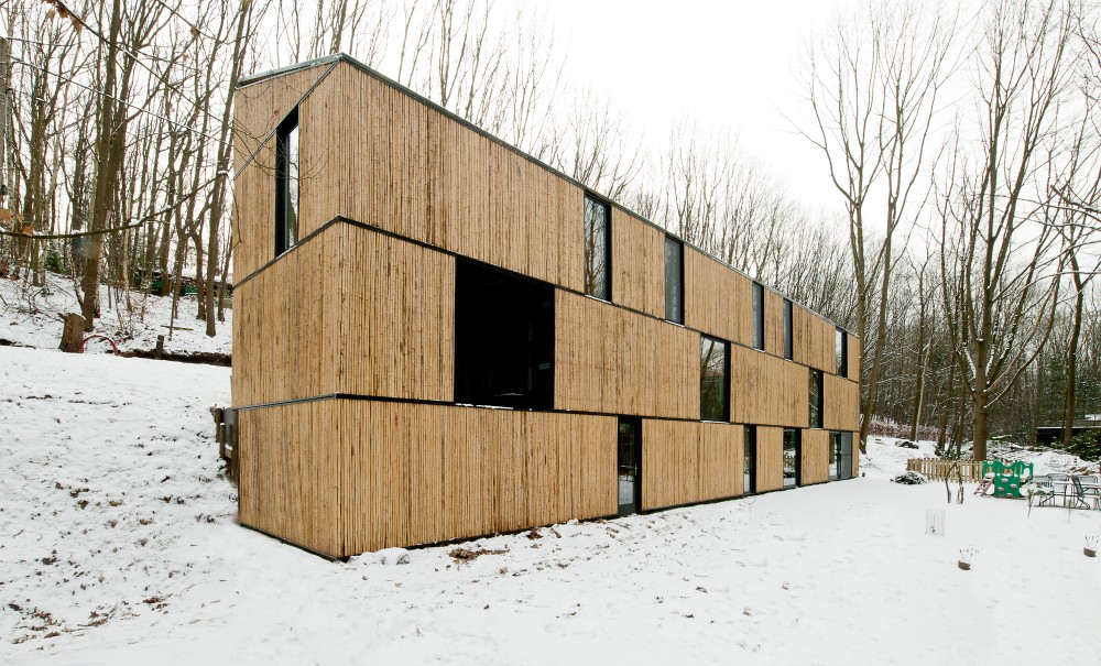 AST 77 studio Bamboo House