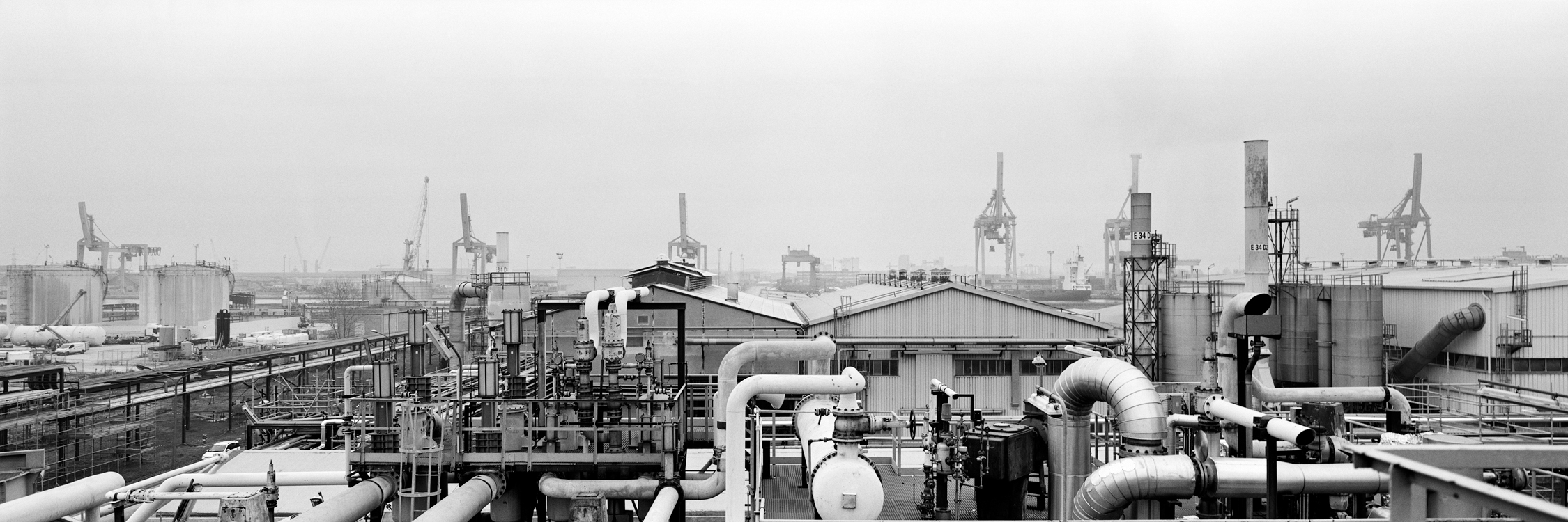 Paolo Pellegrin, Raffineria Versalis, Ravenna, 2013. Courtesy Fondazione MAXXI