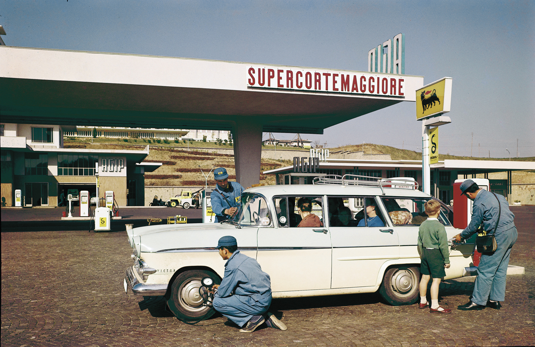 Stazione di servizio Agip, Roma, 1960 circa. Archivio storico Eni.