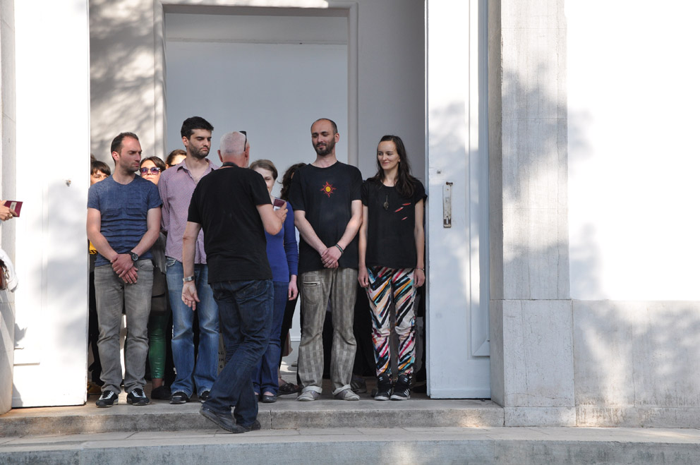 Alexandra Pirici e Manuel Pelmuş: An Immaterial Retrospective of the Venice Biennale, 2013.