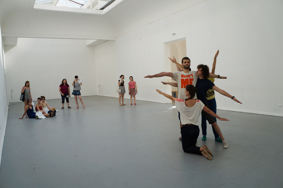 Alexandra Pirici e Manuel Pelmuş: An Immaterial Retrospective of the Venice Biennale, 2013.