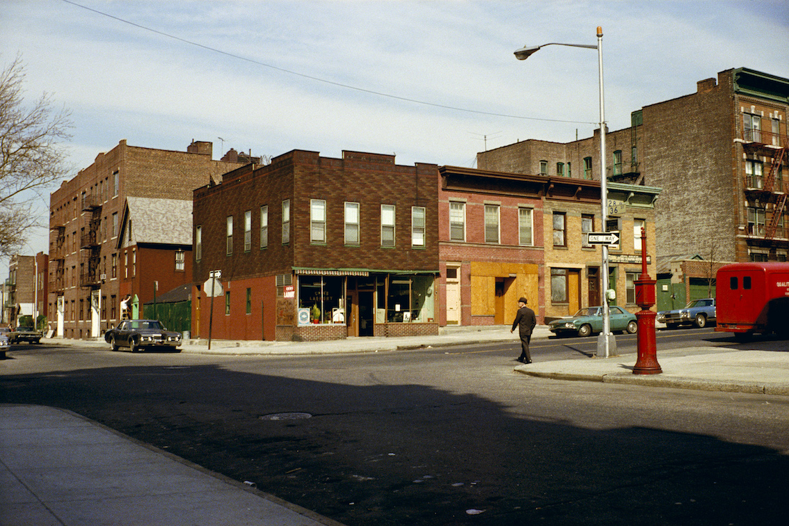 Stephen Shore, American Surfaces: Queens, New York, 1972. Courtesy Stephen Shore e/and Spruth Magers, Berlin-London.