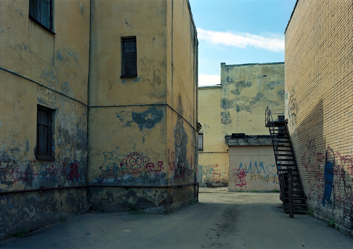 © Thomas Struth, Kovenskij Pereulok. St. Petersburg, 2005.