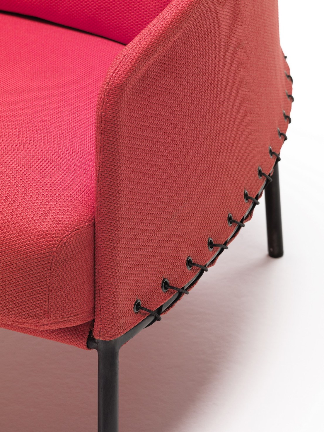 Poncho design di LucidiPevere per Living Divani