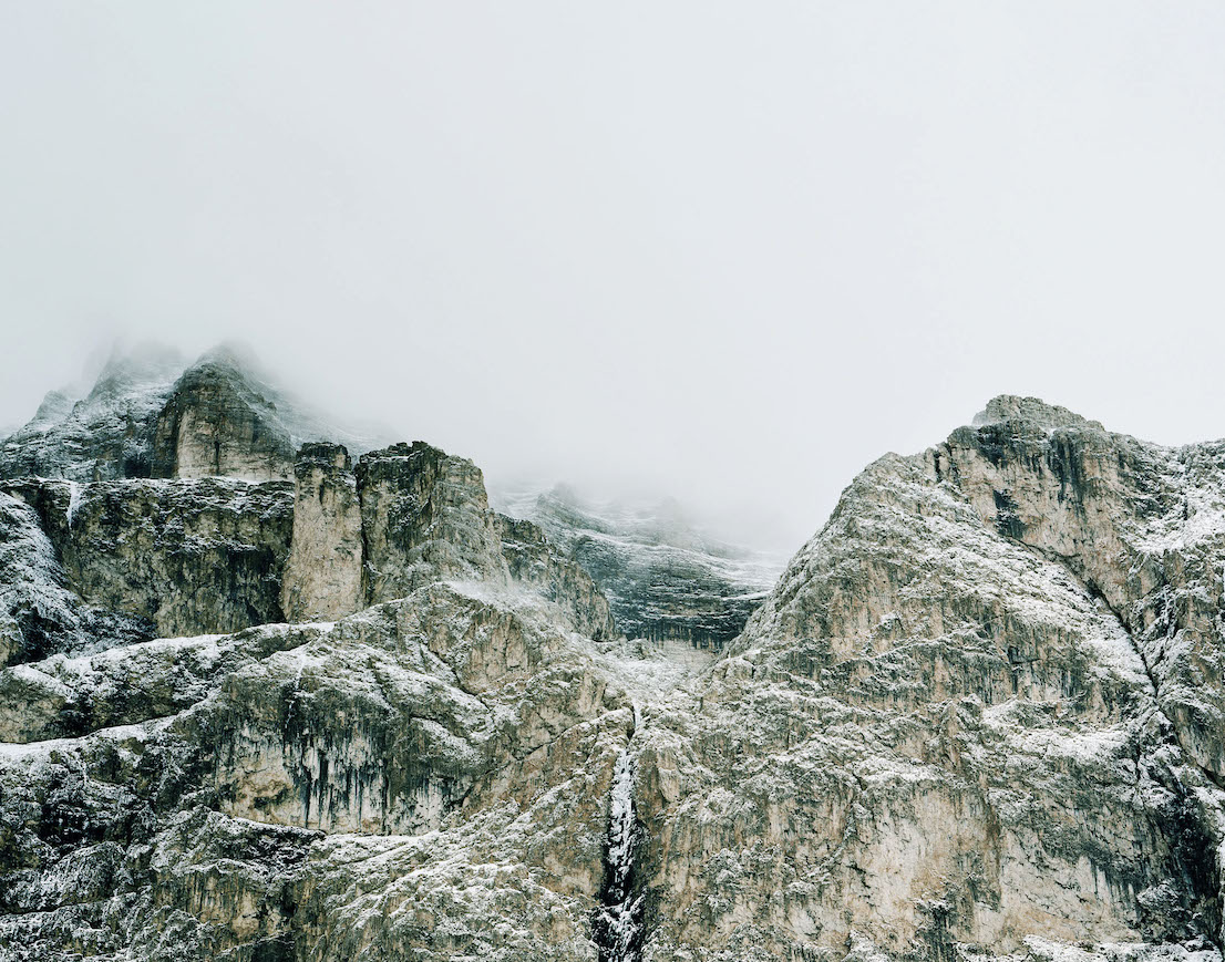 Axel Hütte Passo Sella, Italia dalla serie New Mountains, 2012.