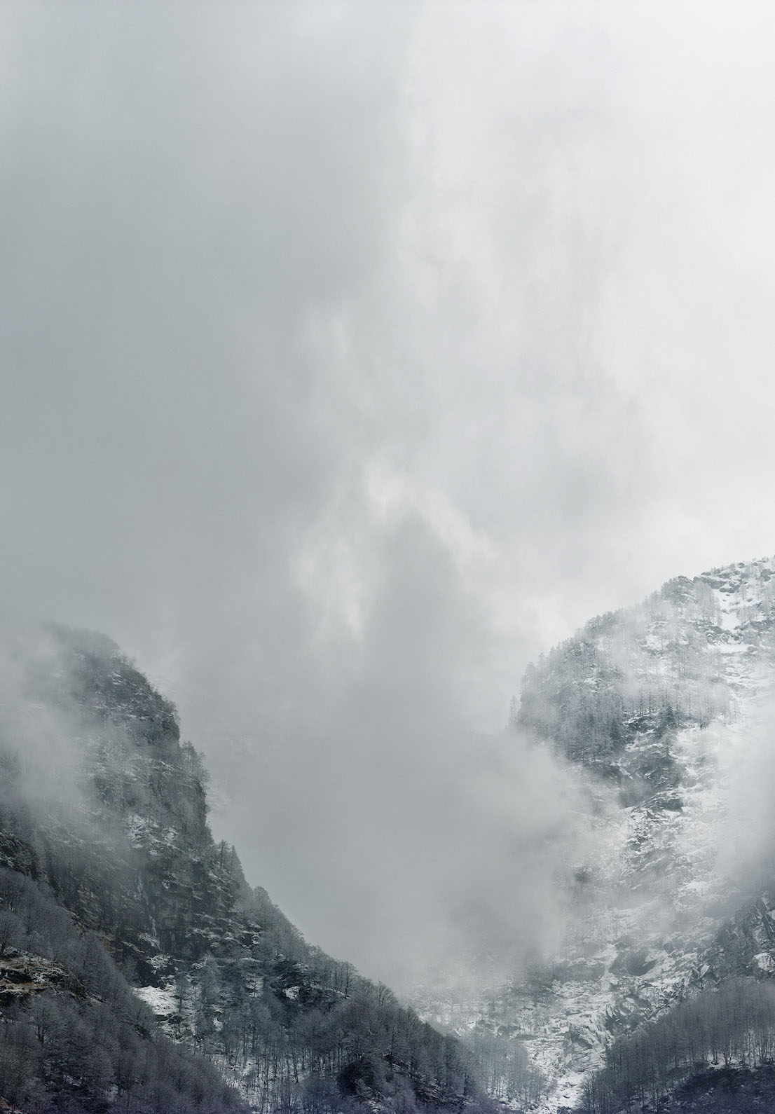 Axel Hütte Sonogno, Svizzera dalla serie New Mountains, 2013.