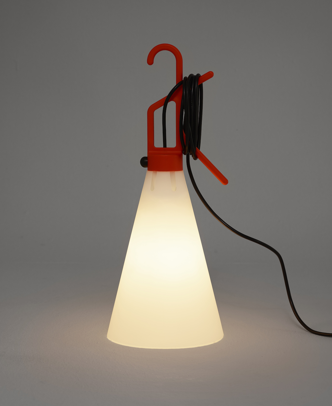 Mayday, design di Konstantin Grcic per Flos, 1999.