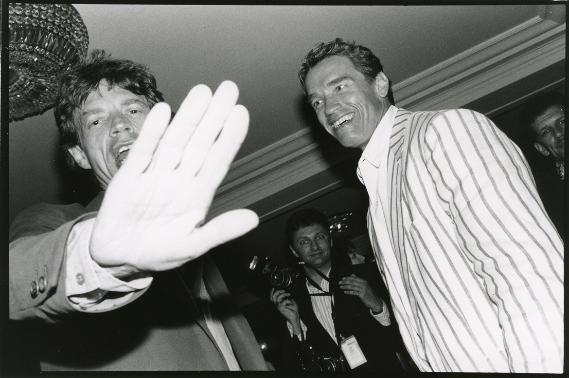Jean Pigozzi, Mick Jagger et Arnold Schwarzenegger, Hôtel du Cap, Antibes, 1990