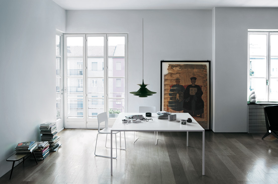 Tavolo 25, design di Bruno Fattorini & Partners per Desalto.