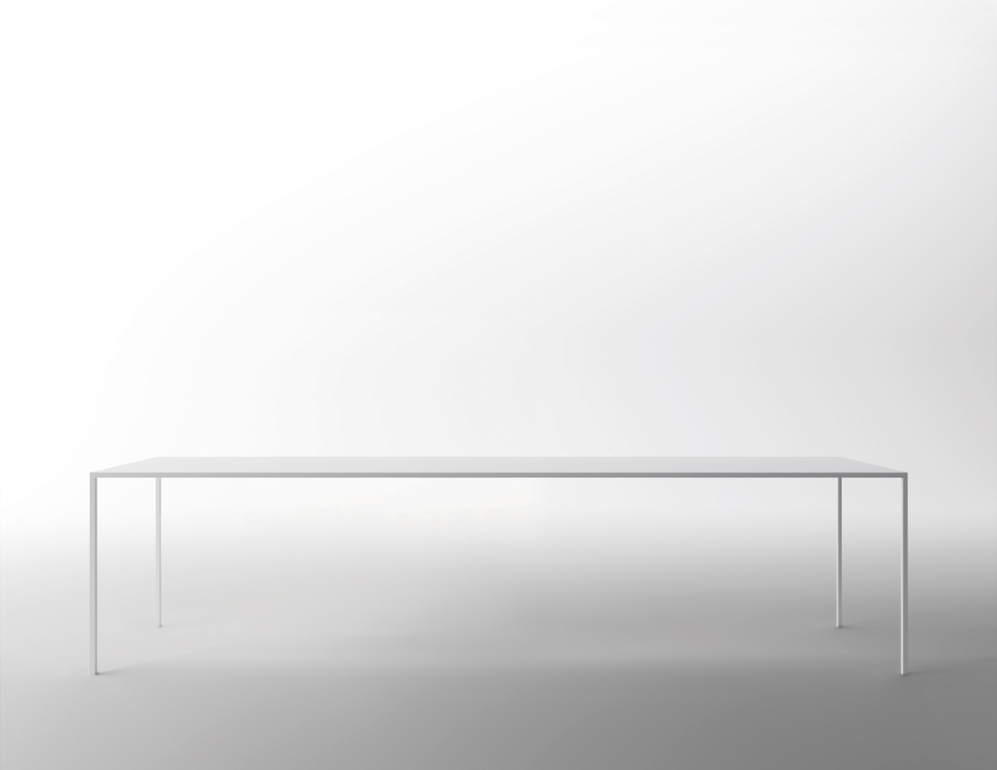 Tavolo 25, design di Bruno Fattorini & Partners per Desalto.