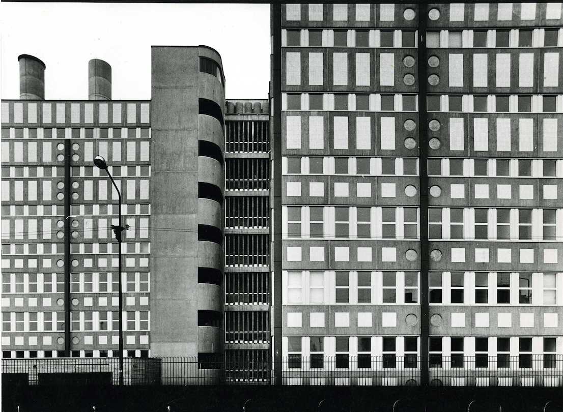 Dipartimento di Biologia dell’Università degli Studi di Milano, via Celoria 26, 1978/81, progetto di Vico Magistretti con F. Soro. Foto di G. Basilico.