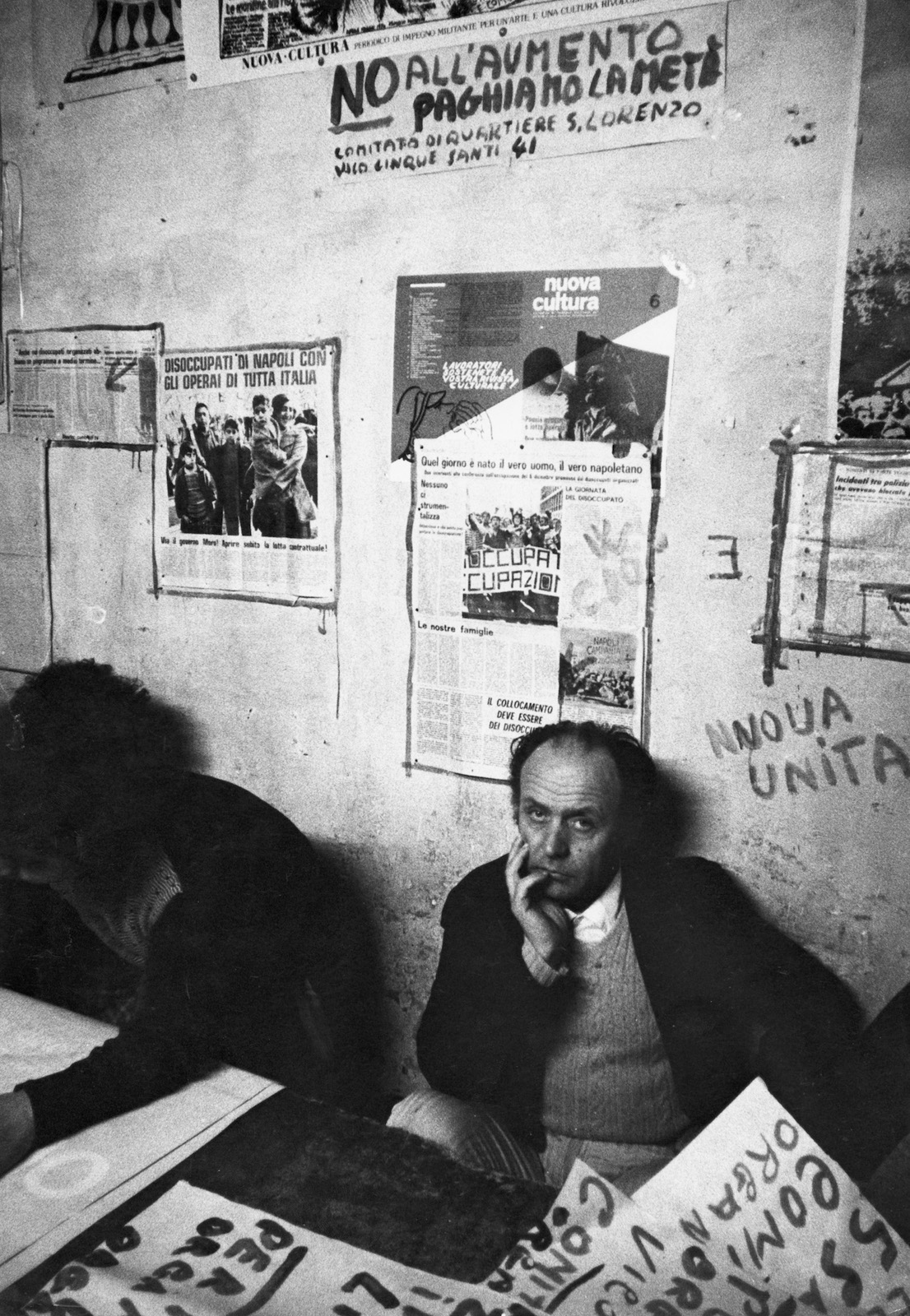 Uliano Lucas. Napoli. Sede dei disoccupati organizzati in vico Cinquesanti, nel quartiere San Lorenzo. 1978