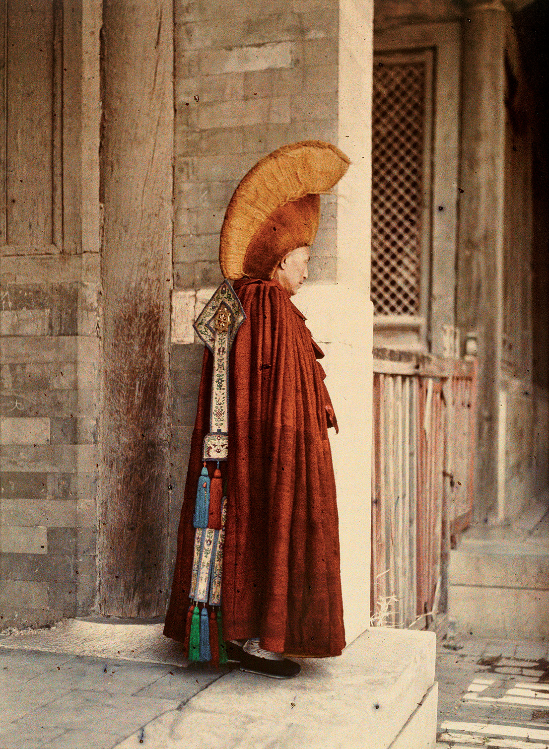 Albert Kahn, Les Archives de la Planète, Stéphane Passet. China, Peking, Palace of Heavenly Peace, Fourth Courtyard, eastern annex, a Buddhist Lama in ceremonial dress, 26 May 1913. © Musée Albert-Kahn, Département des Hauts-de-Seine.