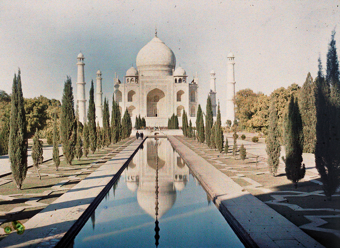 Albert Kahn, Les Archives de la Planète, Stéphane Passet. India, Uttar Pradesh, Agra, Mausoleum Taj Mahal of Shah Jahan for Mumtaz Mahal, January 19th.-21th 1914. © Musée Albert-Kahn, Département des Hauts-de-Seine.