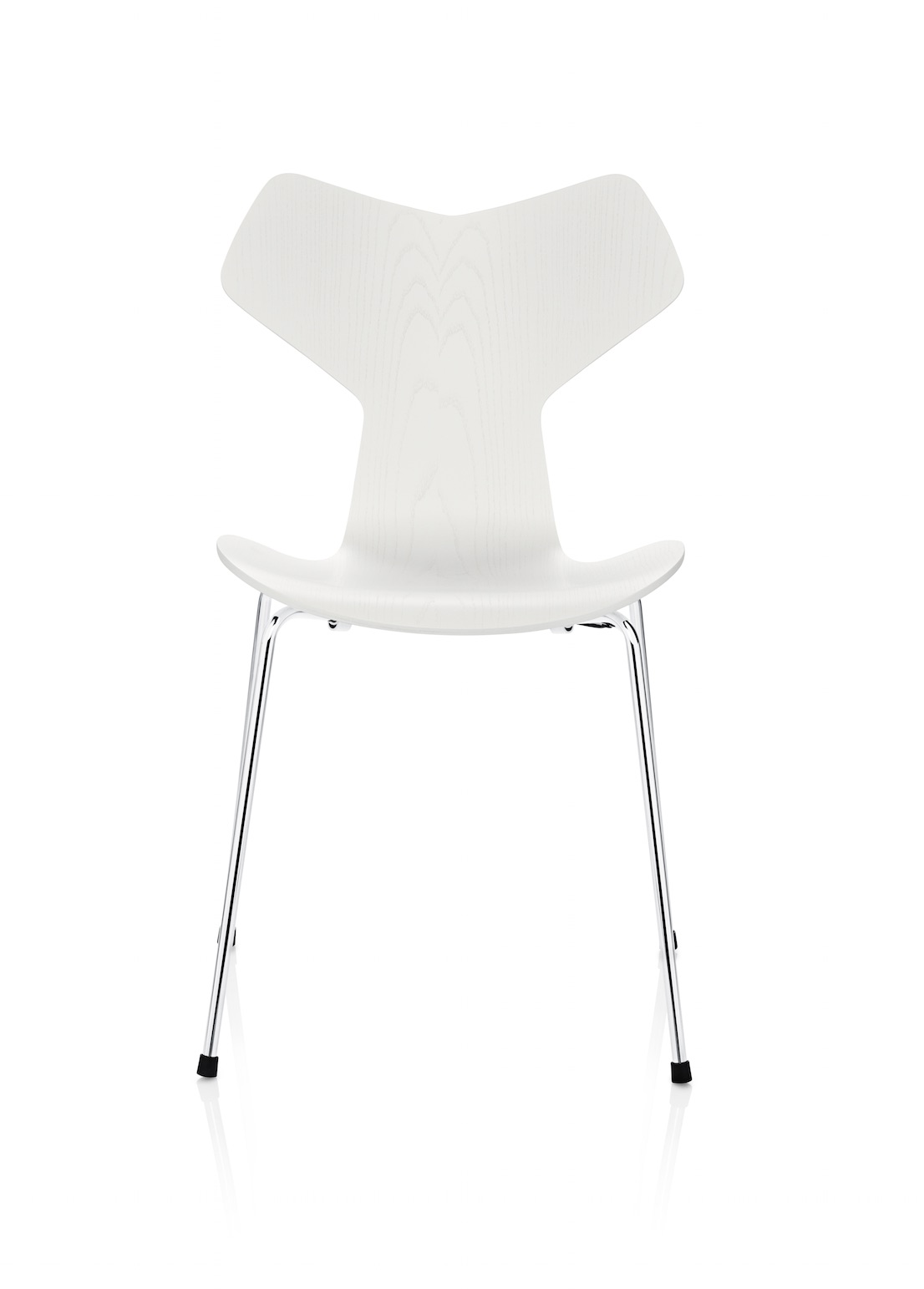 La sedia 3130 progettata da Arne Jacobsen nel 1957, poi ribattezzata Grand Prix.