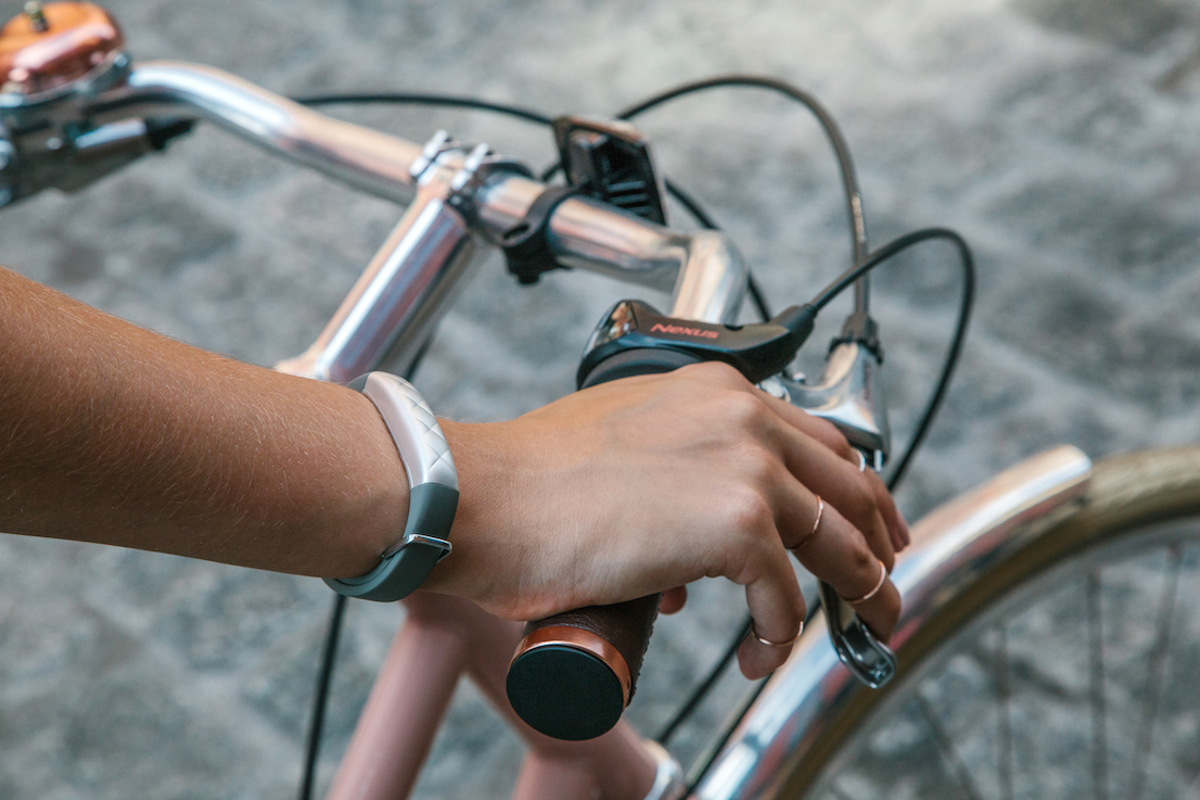 UP3, design di Yves Béhar per Jawbone.