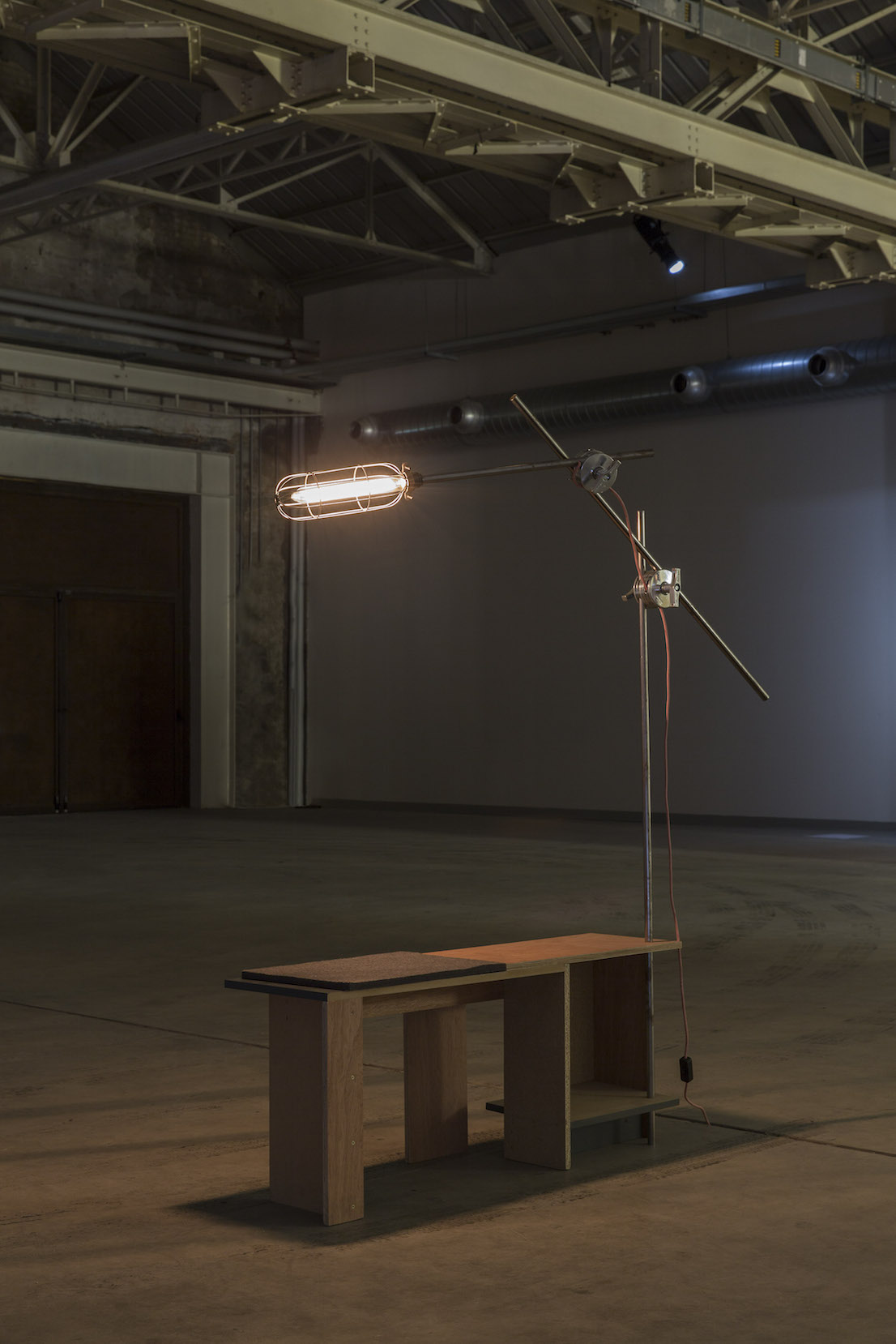 Celine Condorelli, Structure for Preparing the Piano, 2012. Courtesy l’artista, Fondazione HangarBicocca, Milano. Foto Agostino Osio.