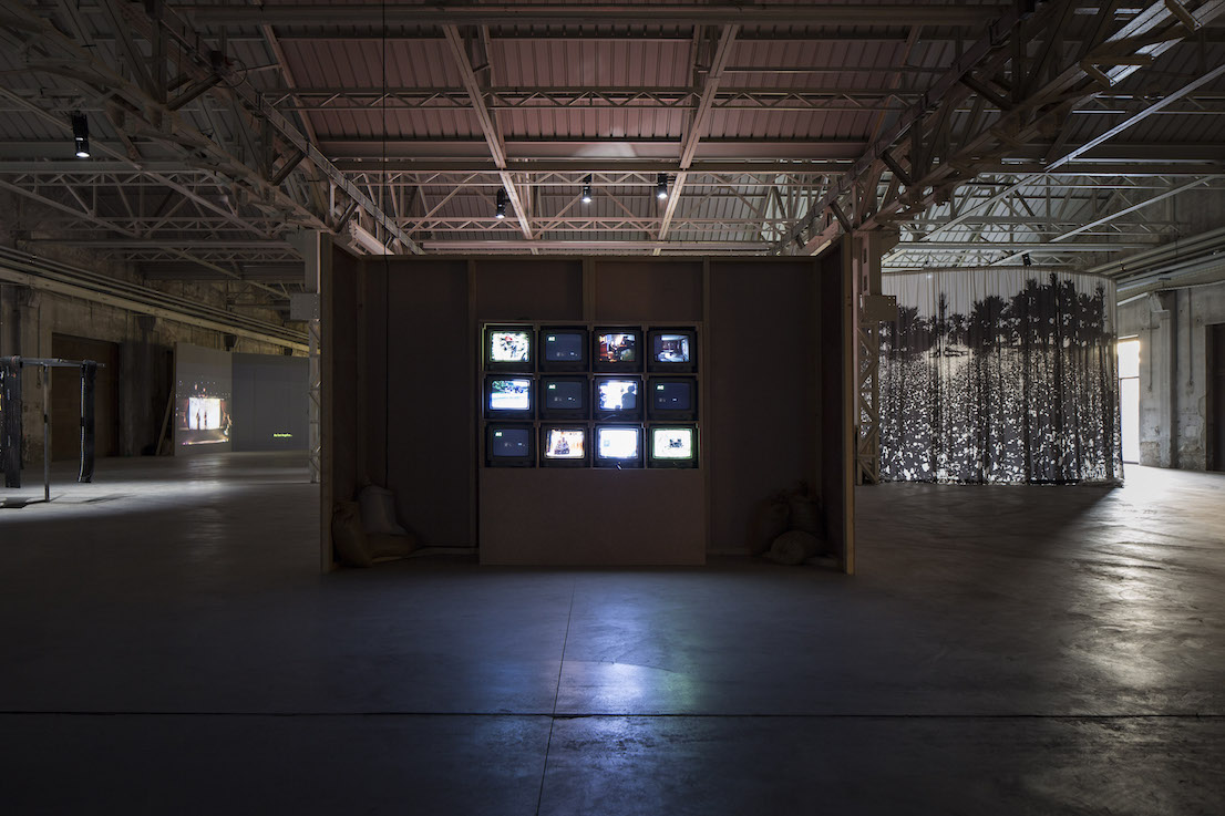 Celine Condorelli, Veduta della mostra bau bau. Courtesy: Fondazione HangarBicocca, Milano. Foto Agostino Osio.