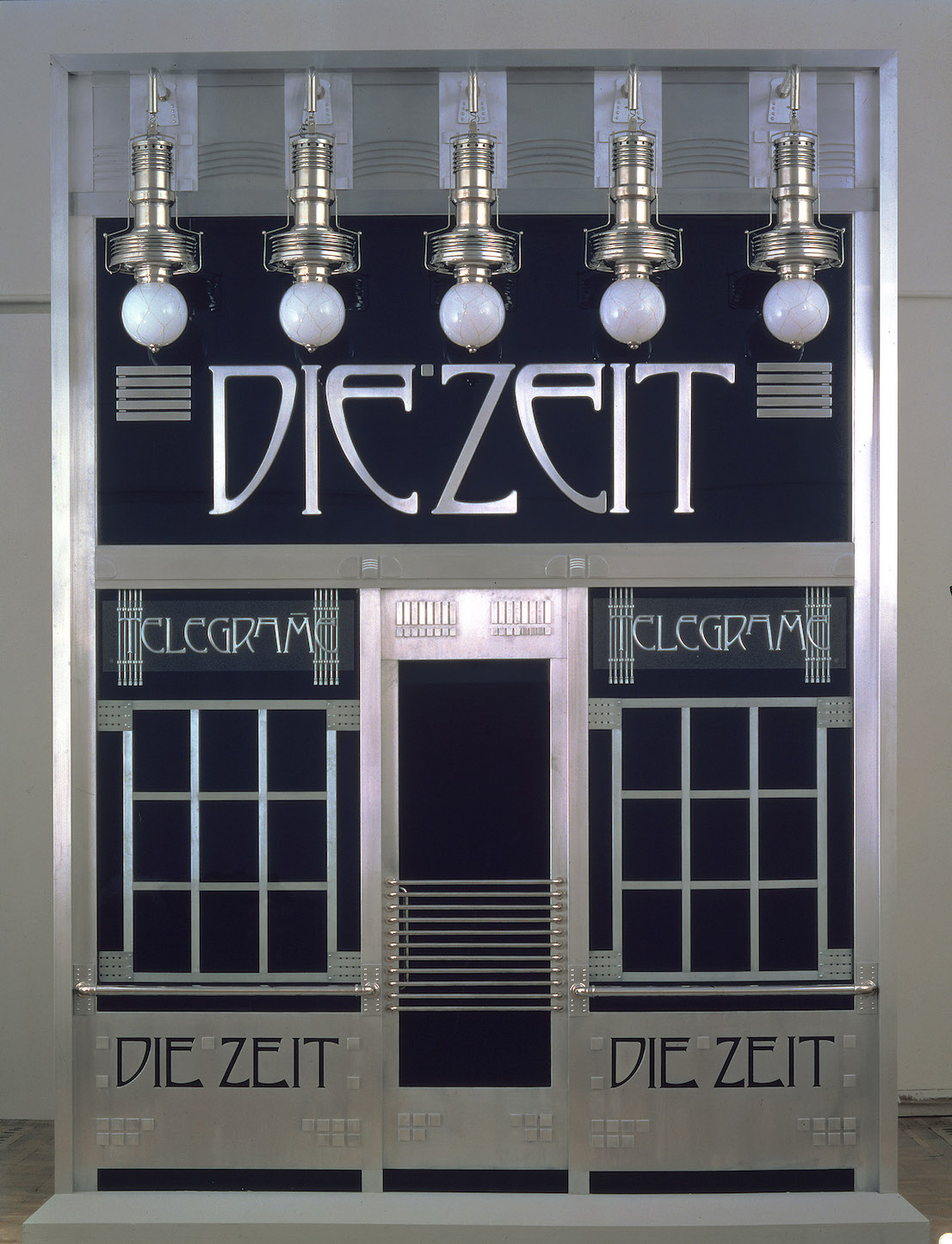 Otto Wagner portal of the telegram office of Die Zeit (reconstruction by Adolf Krischanitz and Otto Kapfinger), 1902/1985 © Wien Museum