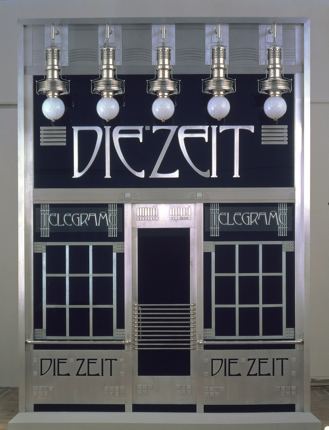 Otto Wagner portal of the telegram office of Die Zeit (reconstruction by Adolf Krischanitz and Otto Kapfinger), 1902/1985 © Wien Museum