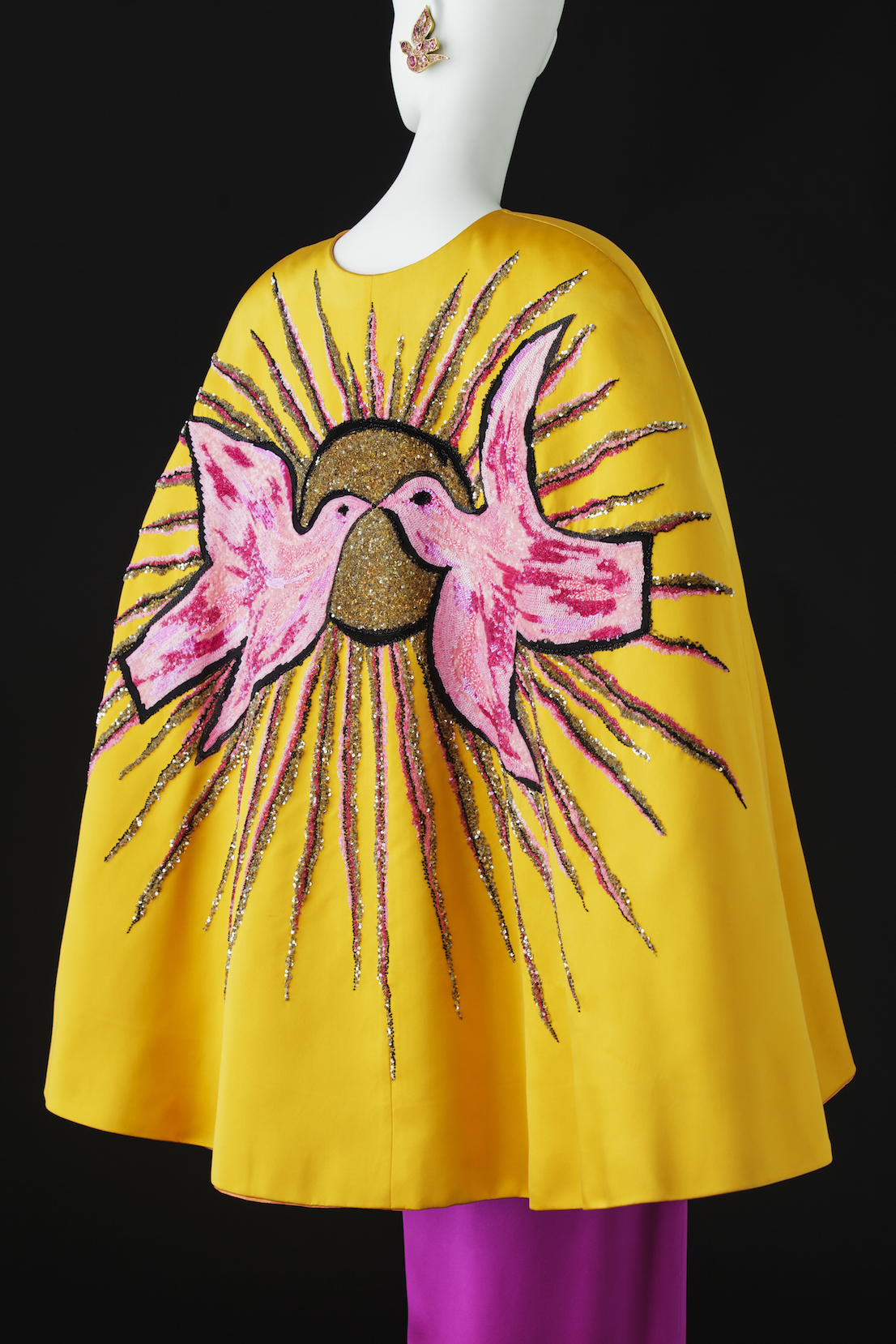 Evening outfit inspired by Cubist movement. Tribute to Georges Braque. Haute couture collection Spring-Summer 1988. © Fondation Pierre Bergé – Yves Saint Laurent / Sophie Carre.