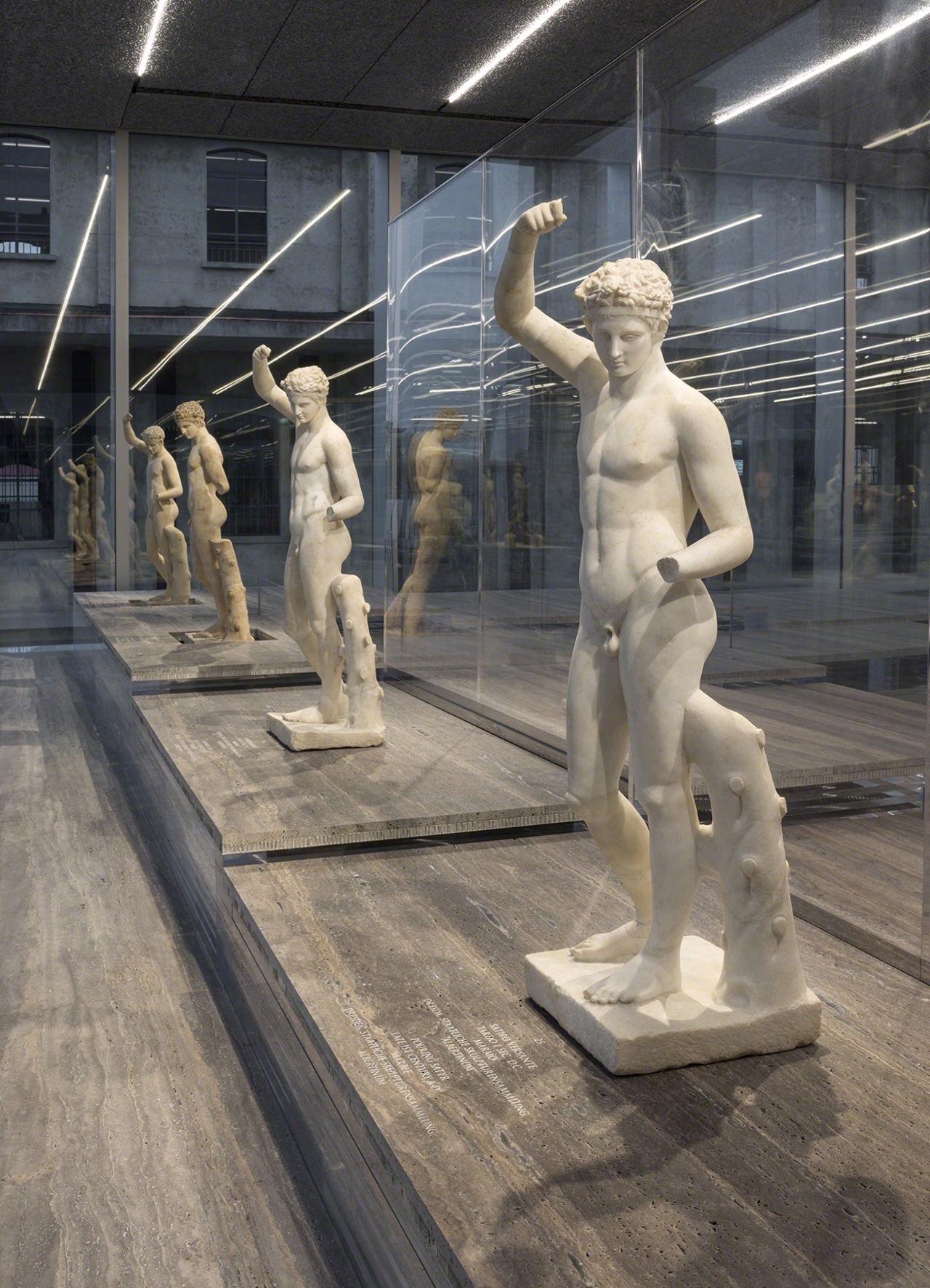 Serial Classic, Fondazione Prada, Milano, 2015. Photo: Attilio Maranzano. Courtesy: Fondazione Prada.