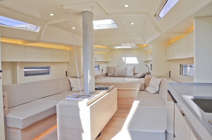 A44 , Advanced Yachts.