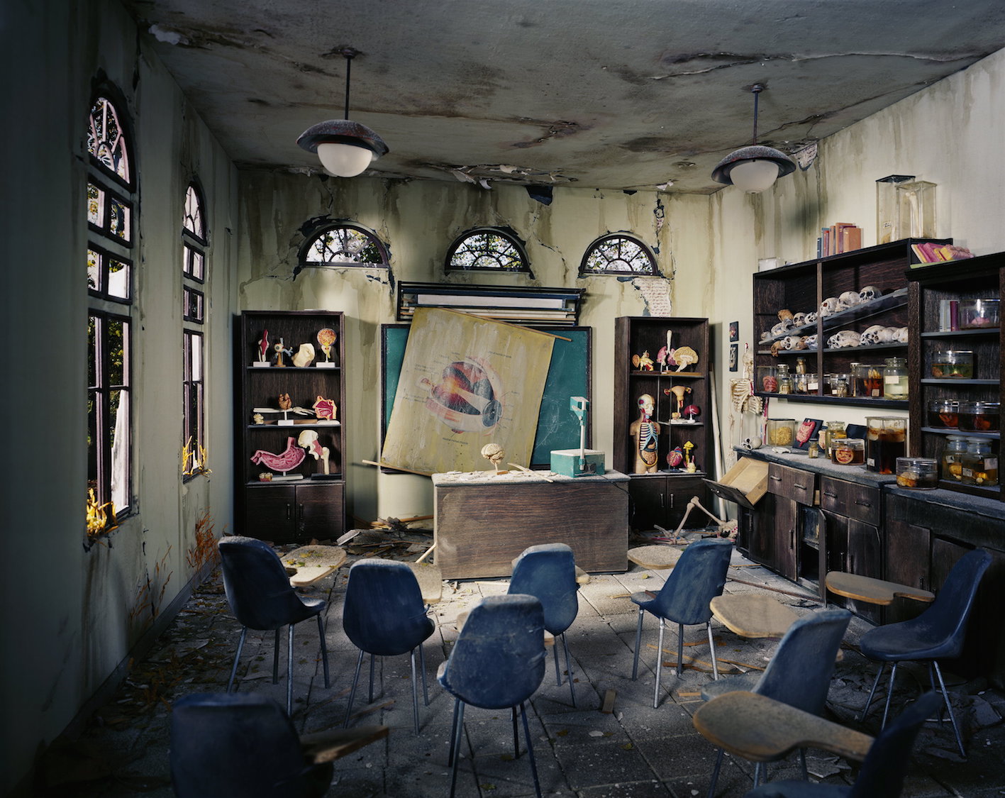 © Lori Nix, Anatomy Classroom, 2012.