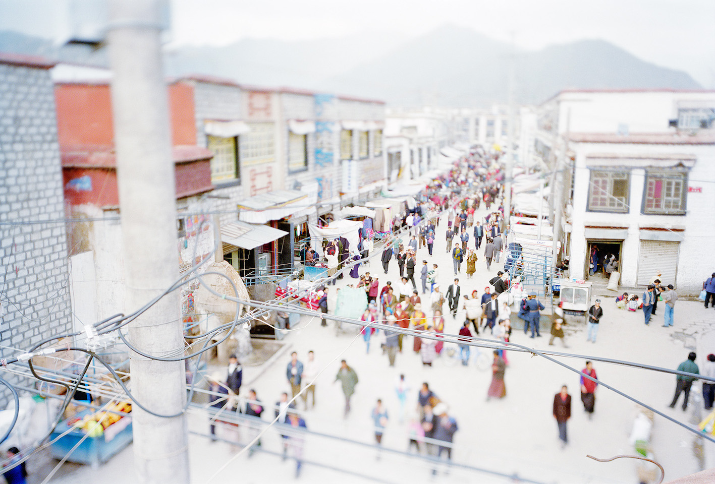 Olivo Barbieri, Lhasa, 2000. Da/from: Virtual Truths, 2001.