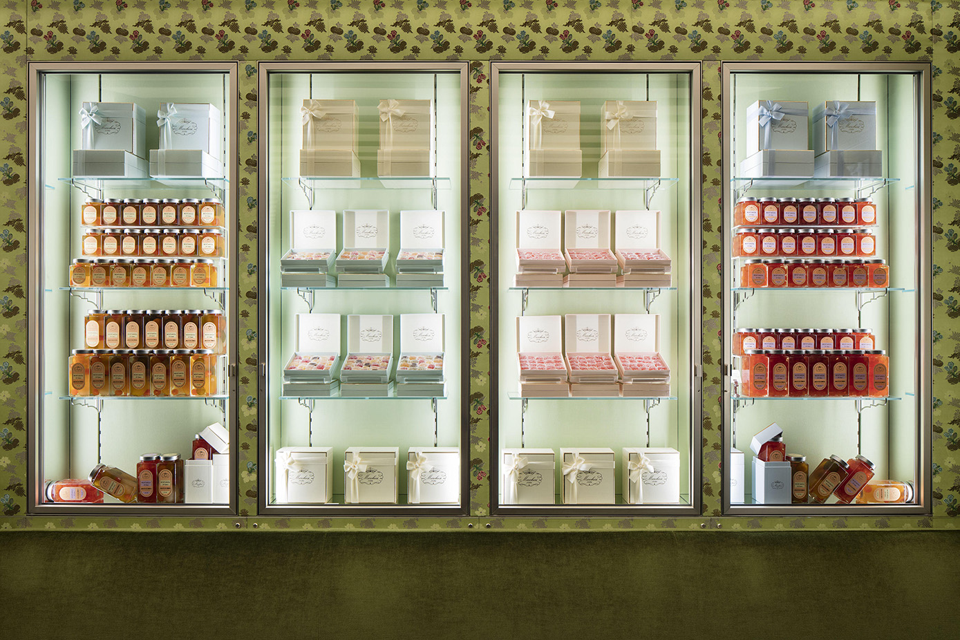 Pasticceria Marchesi, Via Monte Napoleone, Milano.
