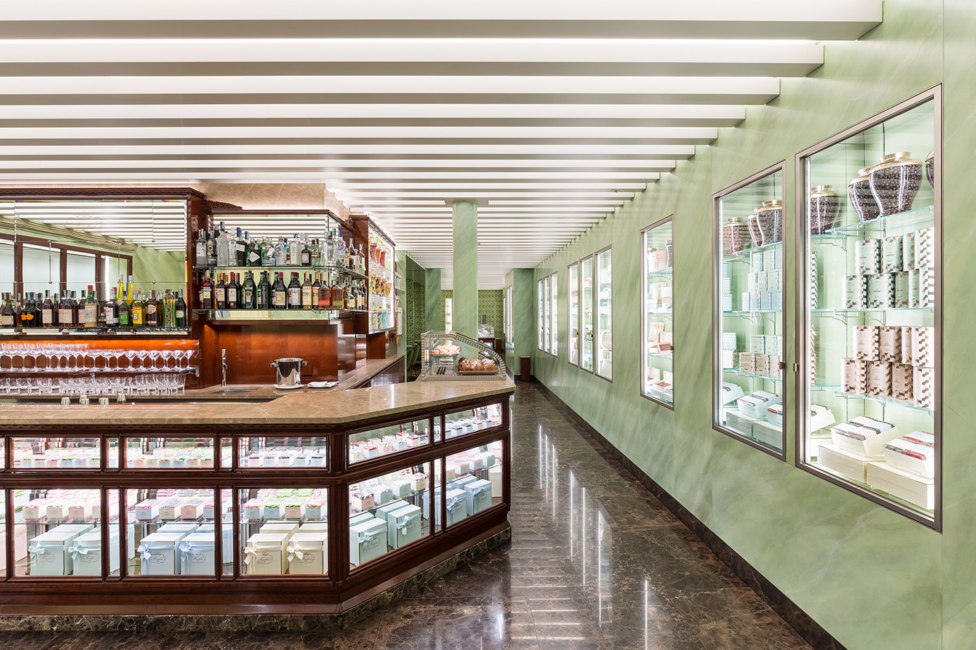 Pasticceria Marchesi, Via Monte Napoleone, Milano.