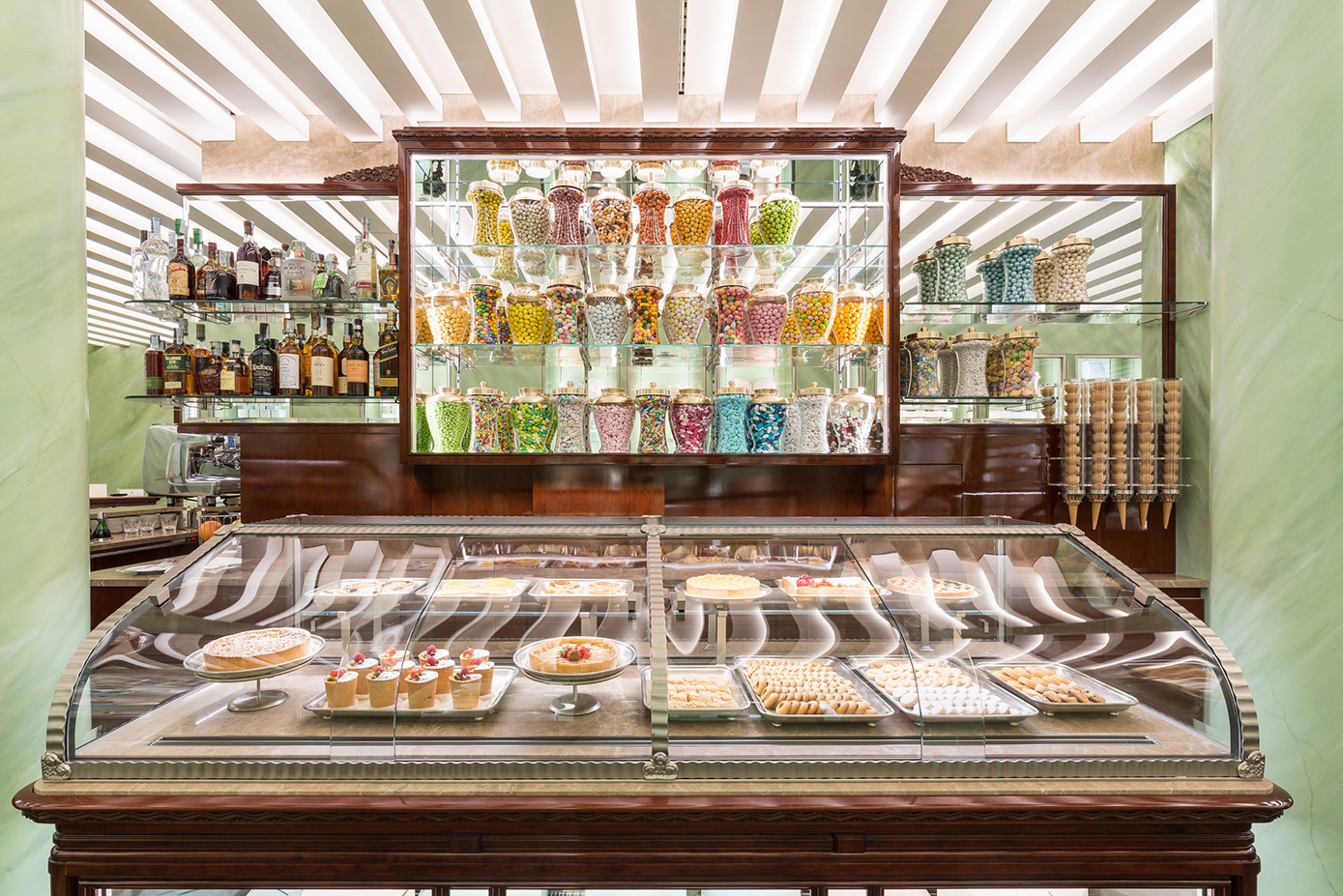 Pasticceria Marchesi, Via Monte Napoleone, Milano.