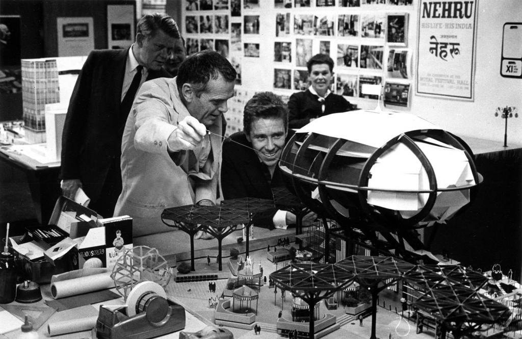 Charles Eames showing Antony Armstrong-Jones model of the I.B.M. Pavilion for the 1964-65 New York World's Fair. © Eames Office LLC.