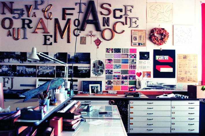 Eames Office a Venice, California (L.A.) - La stanza della grafica. / The Eames Office in Venice, California (L.A.)—The graphics department.