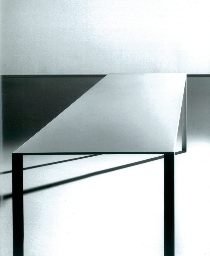 Tavolo Less, design di Jean Nouvel .