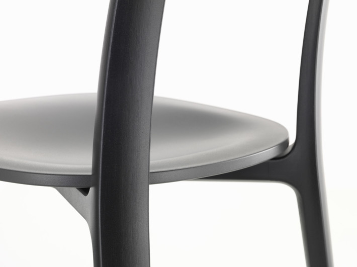 All Plastic Chair di Jasper Morrison per Vitra.