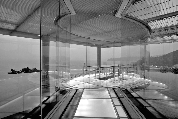 Kengo Kuma, Water/Glass House. Shizuoka, 1992-95 (© Mitsumasa Fujitsuka).