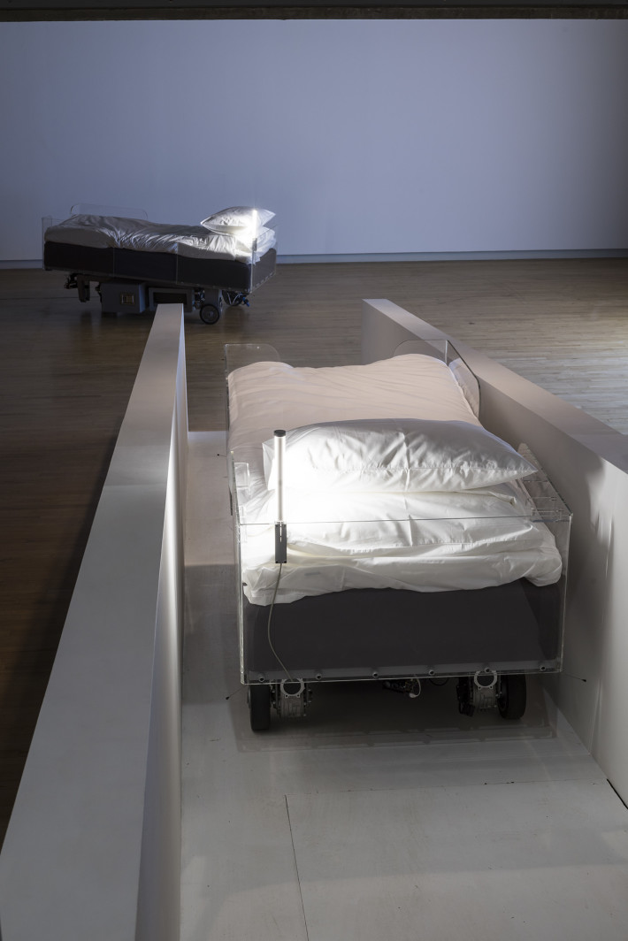 Carsten Höller, Two Roaming Beds, 2015. Foto: Elzbieta Bialkowska, 2015. Courtesy: Carsten Höller. Prodotto in collaborazione con Hayward Gallery, Londra, Bonniers Konsthall, Stoccolma e Pirelli HangarBicocca, Milano 