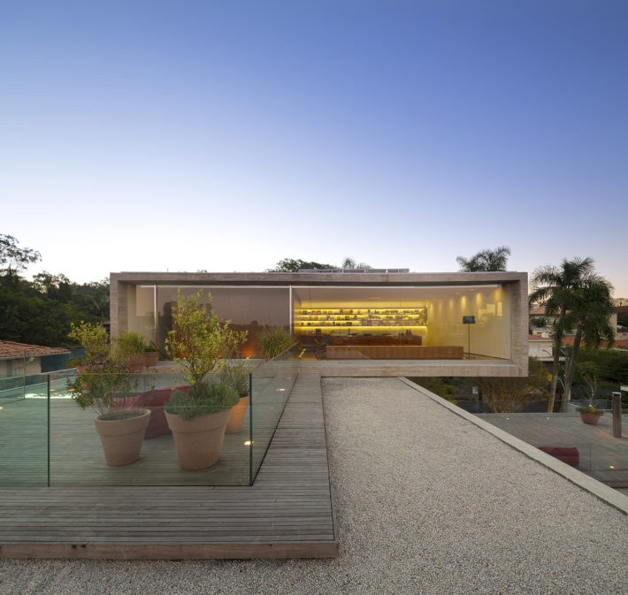 Casa P, San Paolo, Brasile, 2012. Progetto architettonico: studio mk27 - Marcio Kogan e Lair Reis. Progetto interni: studio mk27 - Diana Radomysler. Foto: Fernando Guerra.