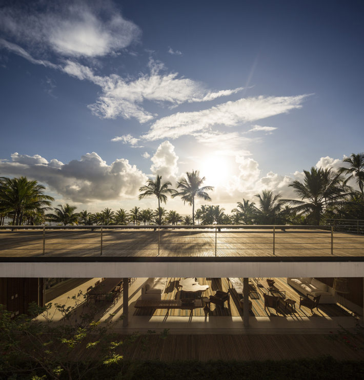 Casa Txai, Itacaré, Brasile, 2014. Progetto architettonico: studio mk27 - Marcio Kogan, Carolina Castroviejo e Gabriel Kogan. Progetto interni: studio mk27 - Diana Radomysler. Foto: Fernando Guerra.