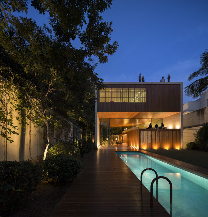 Rocas House, Chile, 2012. Progetto architettonico: studio mk27 - Marcio Kogan, Renata furlanetto + 57 studio. Foto: Fernando Guerra.