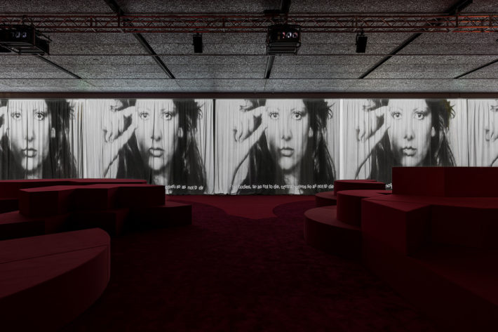 Immagine della mostra “TV 70: Francesco Vezzoli guarda la Rai” Fondazione Prada, Milano. Foto: Delfino Sisto Legnani e Marco Cappelletti.