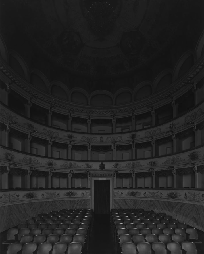 Hiroshi Sugimoto, Teatro Goldoni, Bagnacavallo, 2015. Gattopardo (Seating side).