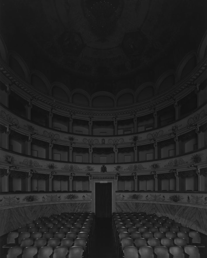 Hiroshi Sugimoto, Teatro Goldoni, Bagnacavallo, 2015. Gattopardo (Seating side).