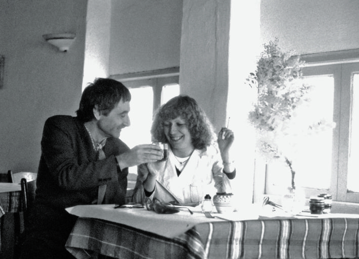 Ettore Sottsass and Barbara Radice, Hammamat, 1977. Selfie.