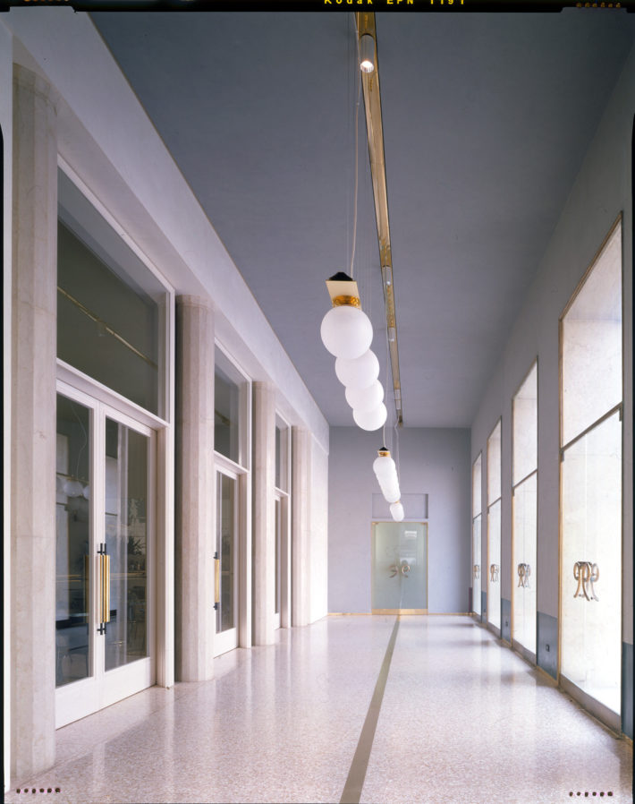 Ristrutturazione del Caffè Pedrocchi, Padova, 1994-98. Galleria adiacente alla Sala Ottagona. Foto: Paola De Pietri.