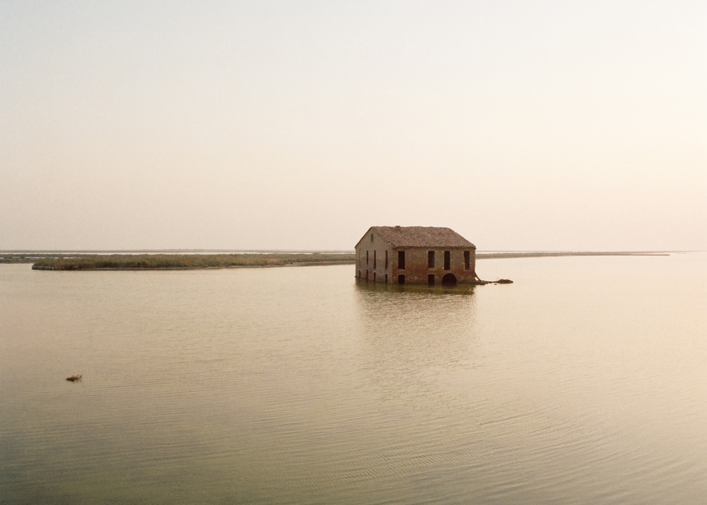 Luigi Ghirri Argine-Agosta-Comacchio, 1989