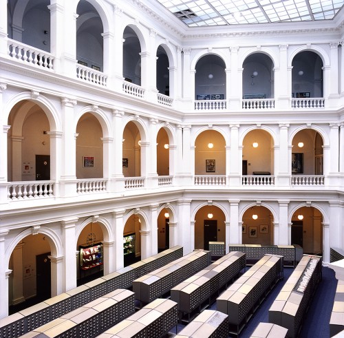 Candida Hofer, Universitätsbibliothek Hamburg I, 2000